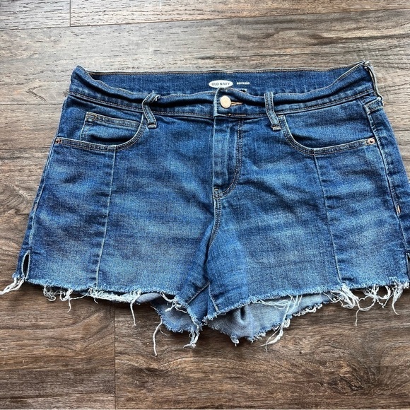 Old Navy Boyfriend Prinos CutOff Distressed Hem Blue Denim Shorts size 8 - Picture 1 of 5